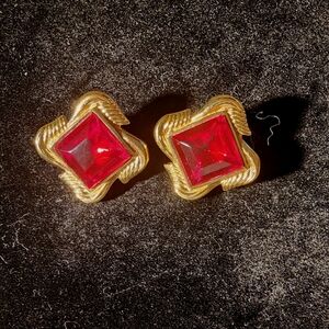STUNNING Vintage Trifari Red Glass & Gold-Tone Clip-On Earrings